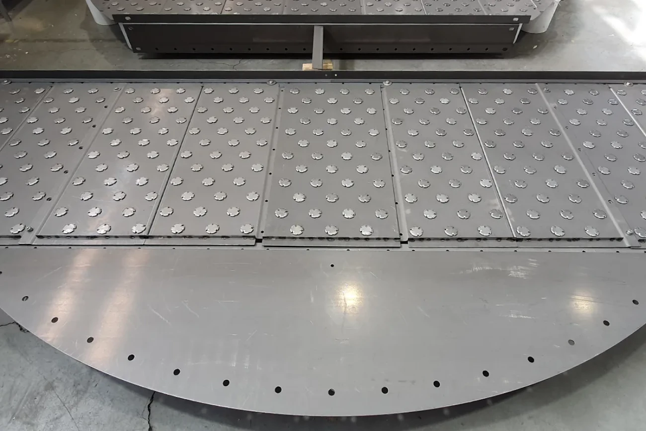 Runde Kolonneneinbauten in Edelstahl